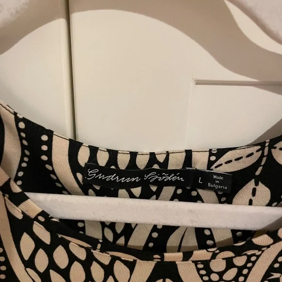 Gudrun Sjoden unworn Leaf abstract Pattern tan and black Tunic Top Size Large - Picture 3 of 4